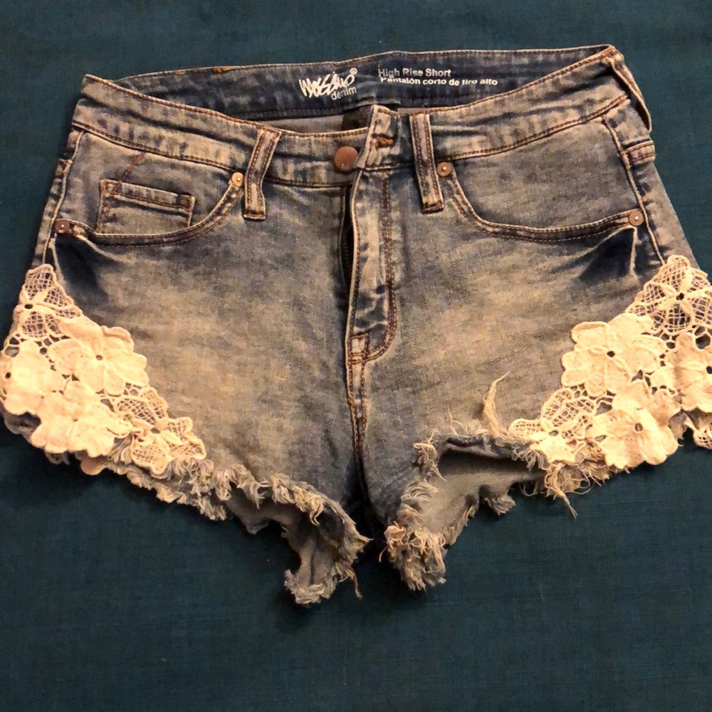 Jeans shorts with floral lace